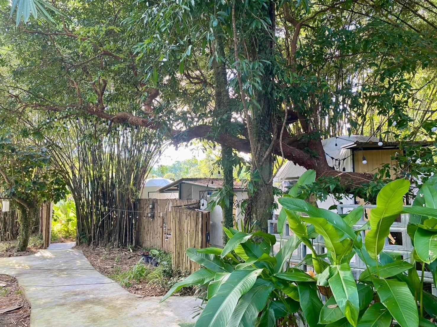 נאקון נאיוק Baan Nai Baan Nok Resort מראה חיצוני תמונה