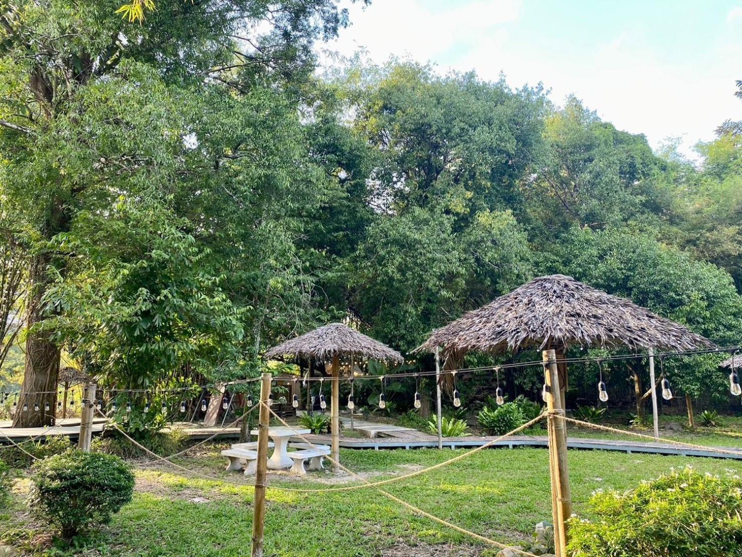 נאקון נאיוק Baan Nai Baan Nok Resort מראה חיצוני תמונה