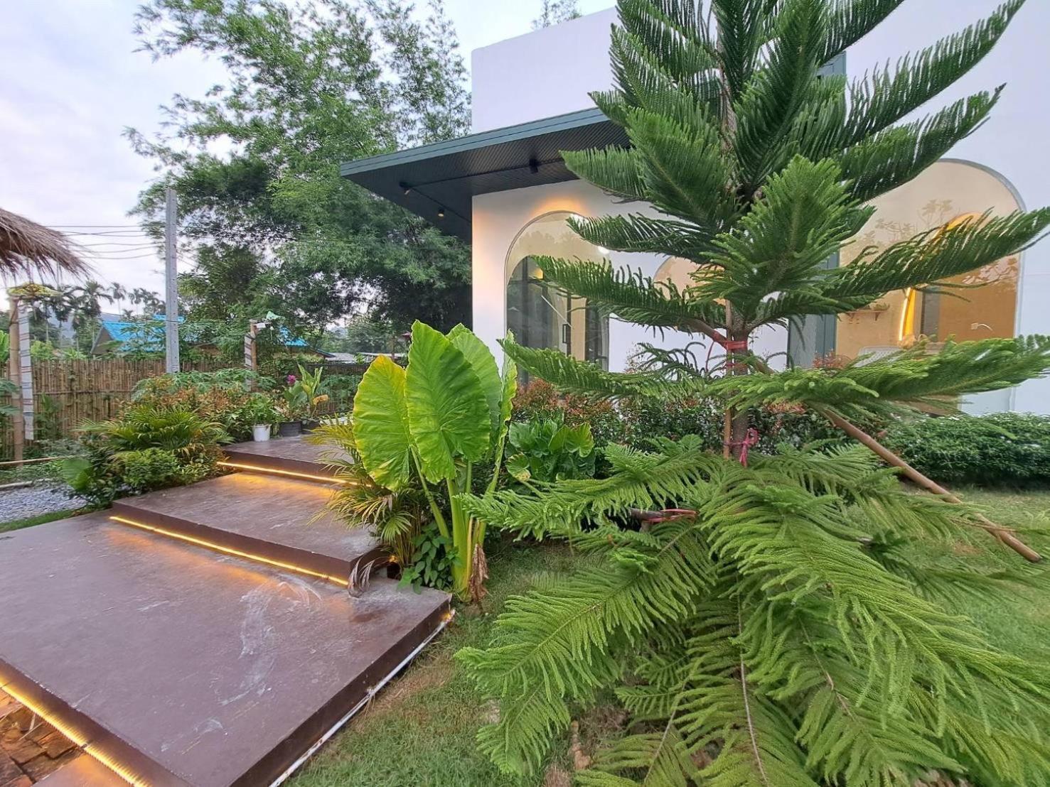 נאקון נאיוק Baan Nai Baan Nok Resort מראה חיצוני תמונה