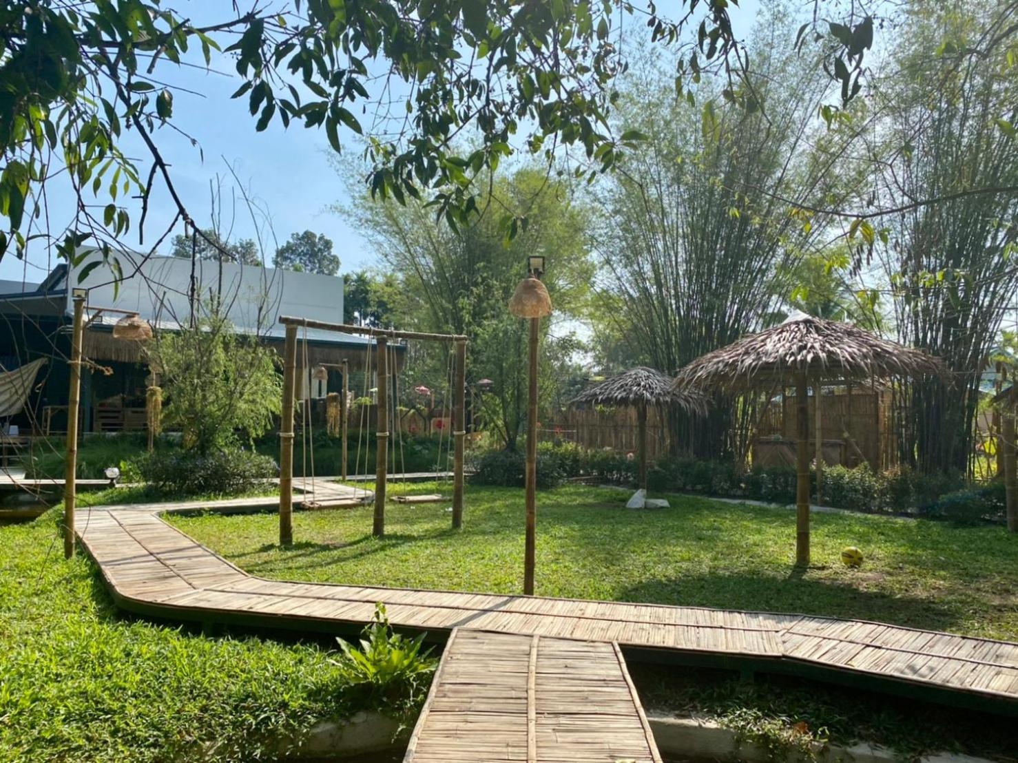 נאקון נאיוק Baan Nai Baan Nok Resort מראה חיצוני תמונה