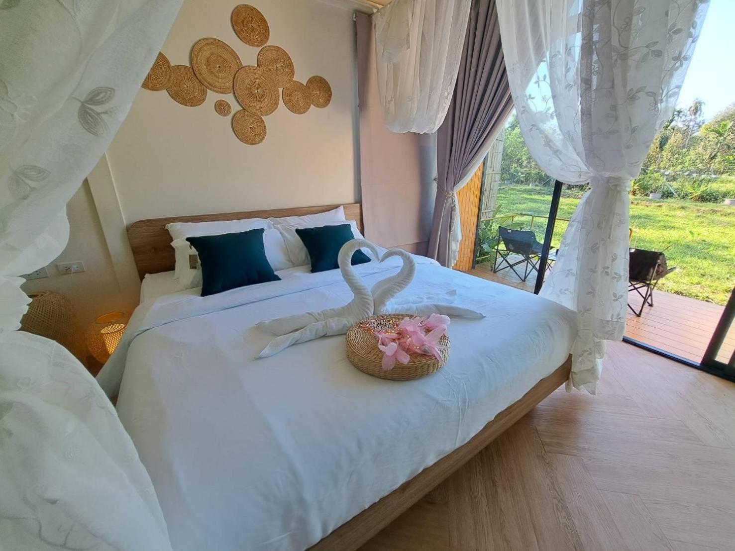 נאקון נאיוק Baan Nai Baan Nok Resort מראה חיצוני תמונה